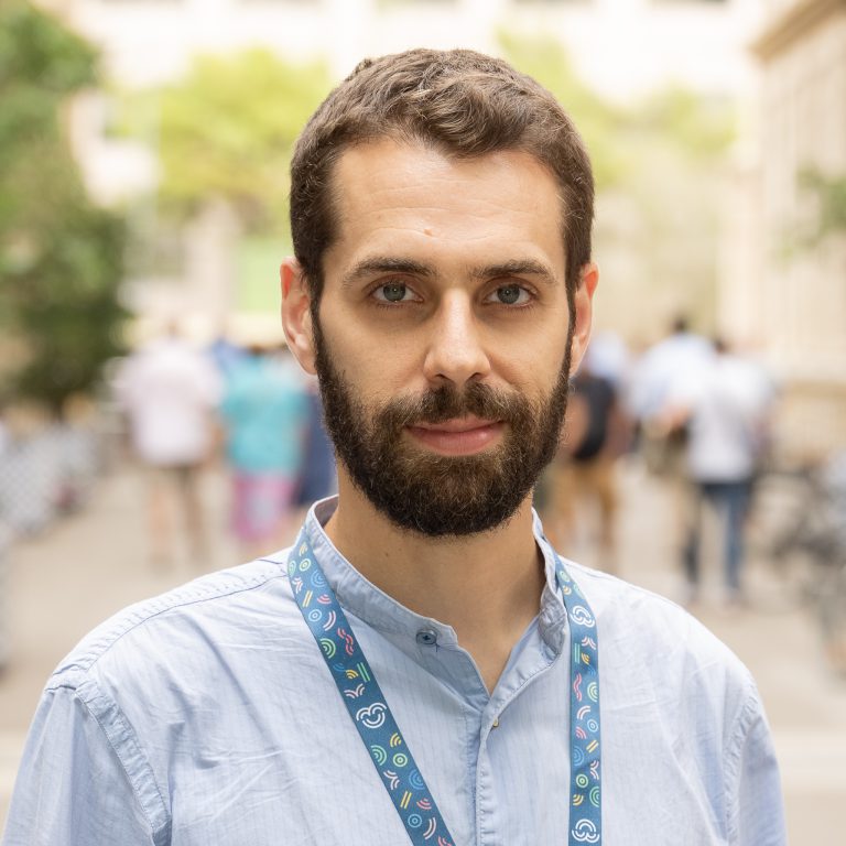 Daniel Ilzarbe: “Els videojocs i les xarxes socials com Instagram o TikTok activen el circuit de recompensa del cervell, per la qual cosa són potencialment addictius”